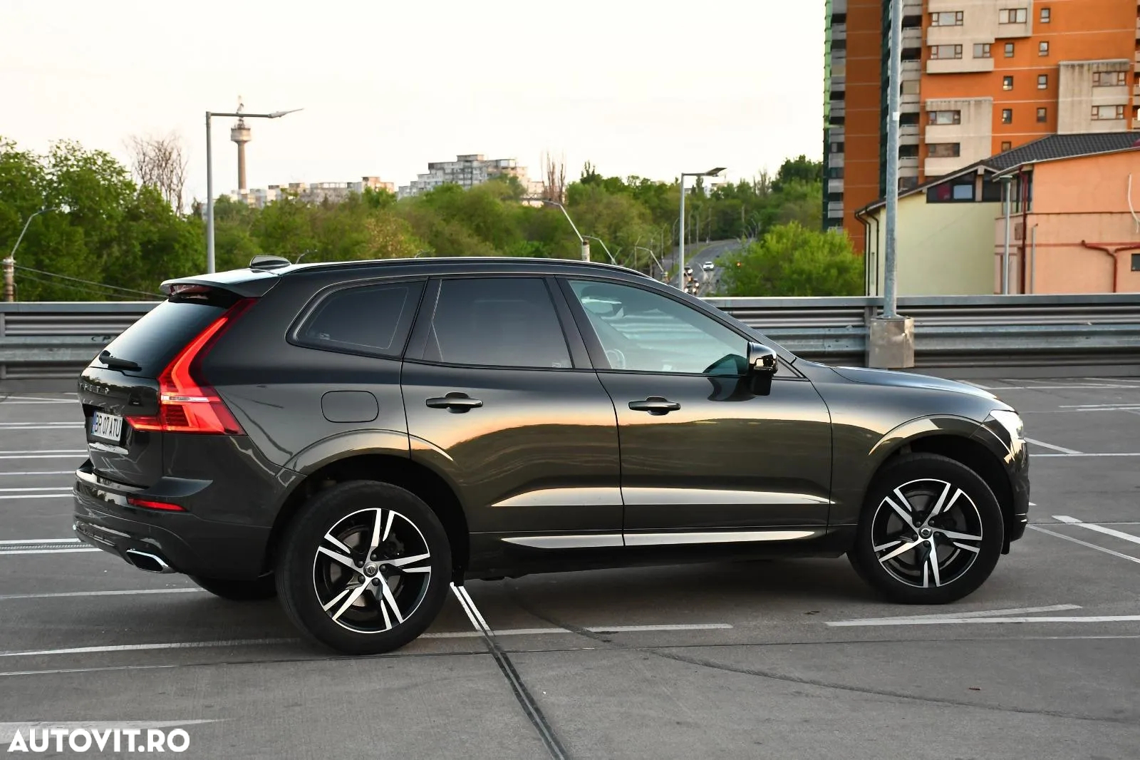 Volvo XC 60 B4 MHEV AT AWD Plus Dark - 4