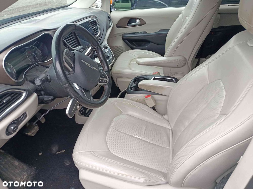 Chrysler Pacifica - 30