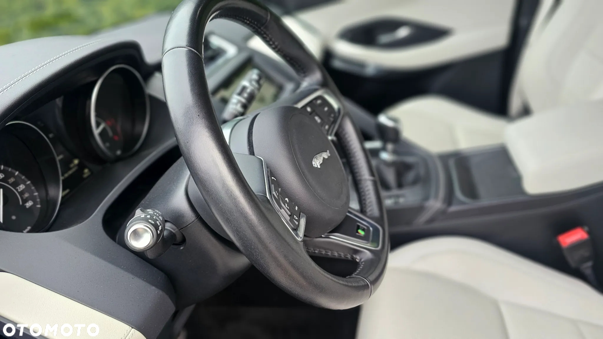 Jaguar E-Pace 2.0 i4D AWD R-Dynamic S - 9