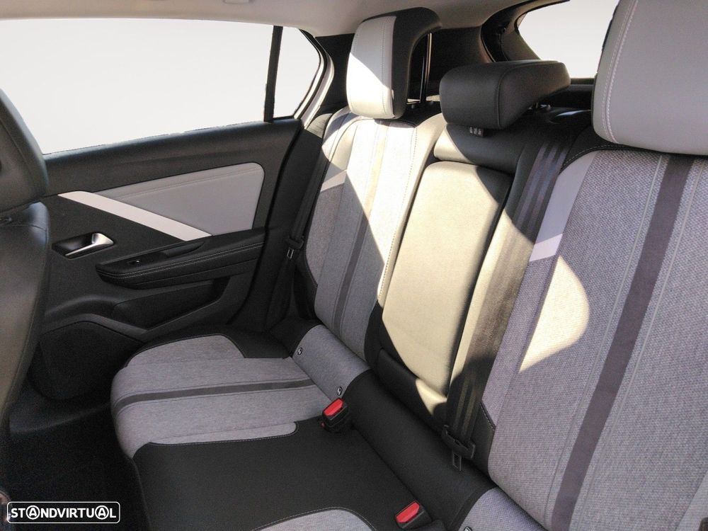 Opel Astra 1.2 T Elegance - 13