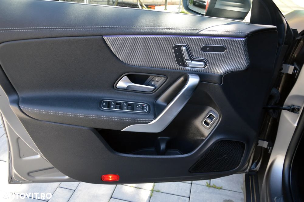 Mercedes-Benz CLA 180 7G-DCT Special Edition - 12