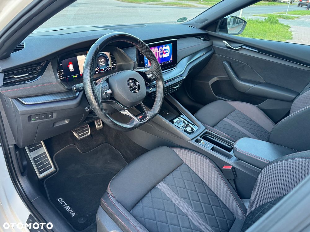 Skoda Octavia 2.0 TDI DSG RS - 37