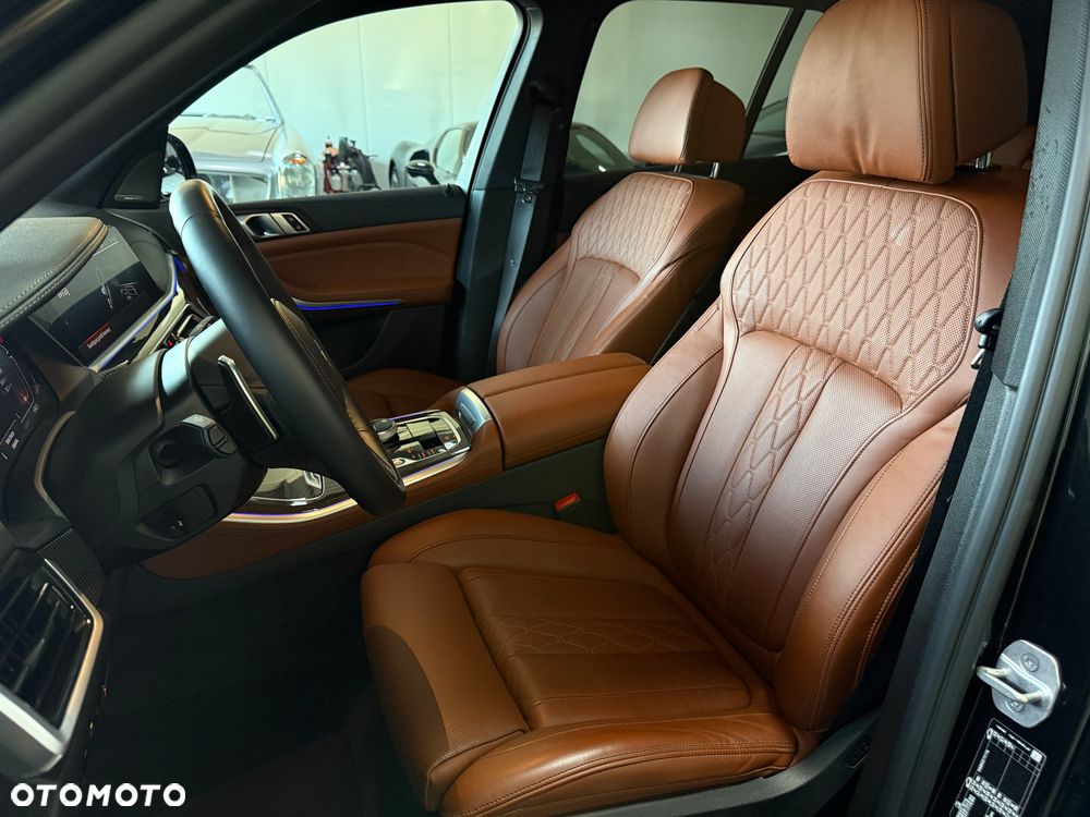 BMW X5 M M50i - 13