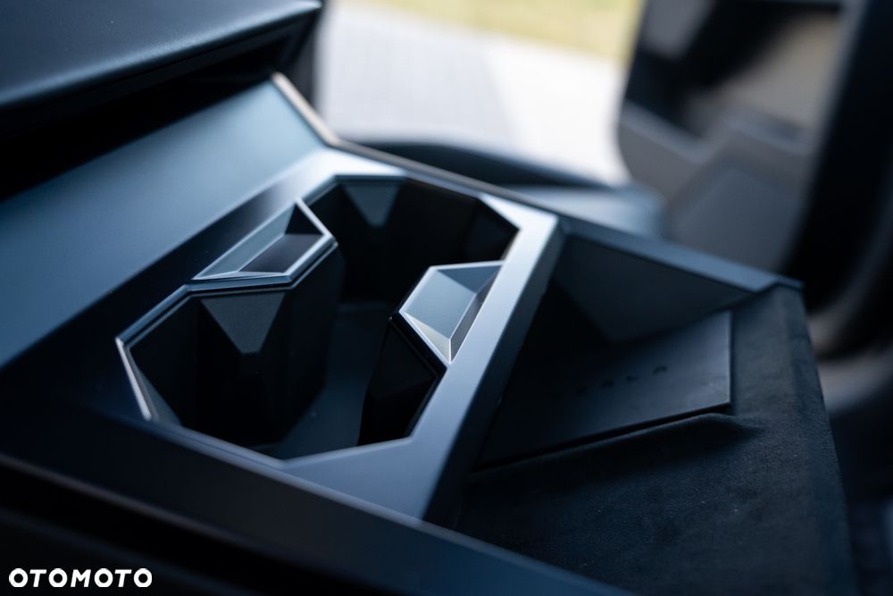 Tesla Cybertruck - 10