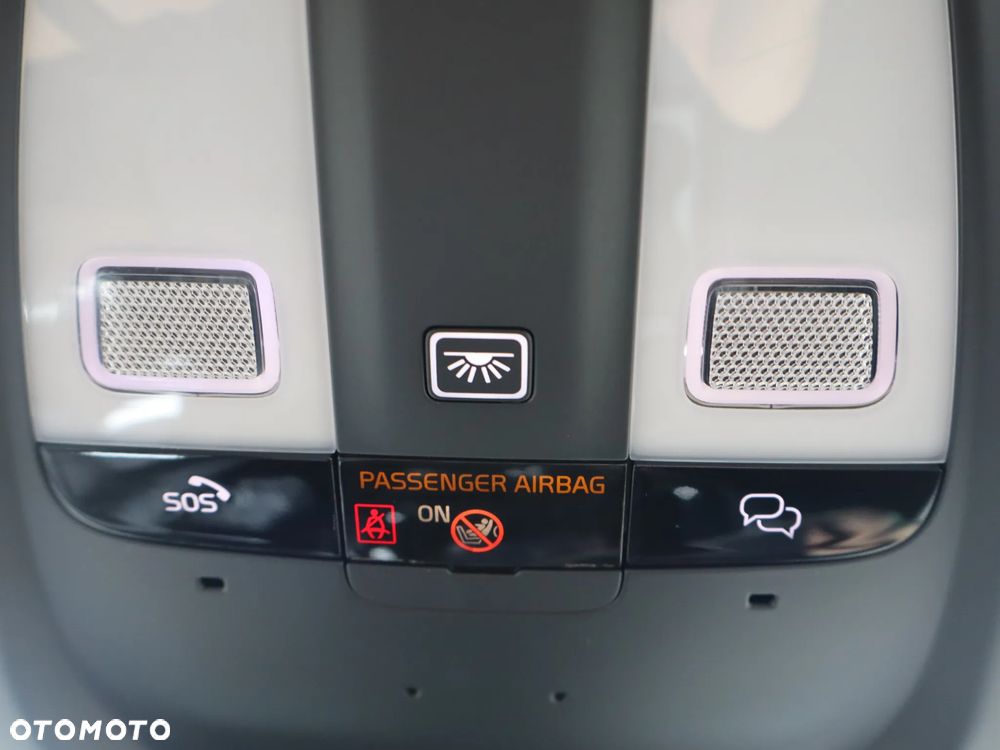 Volvo XC 40 B3 Plus Dark - 28
