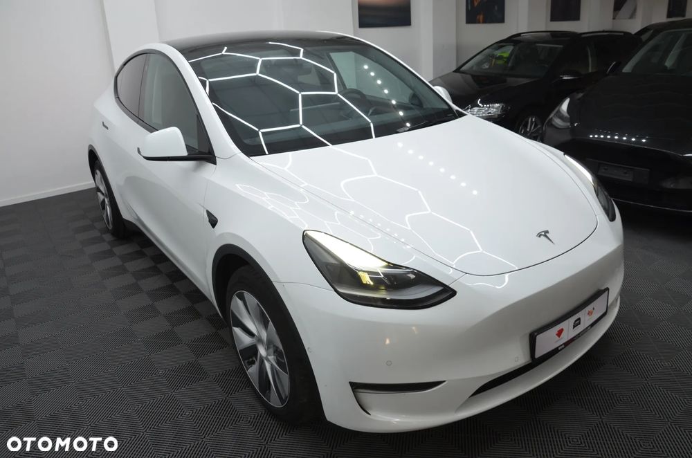 Tesla Model Y Long Range AWD - 9