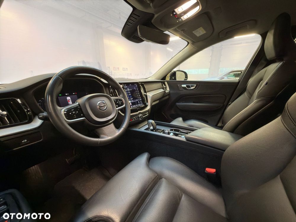 Volvo XC 60 B4 B Plus Dark - 21