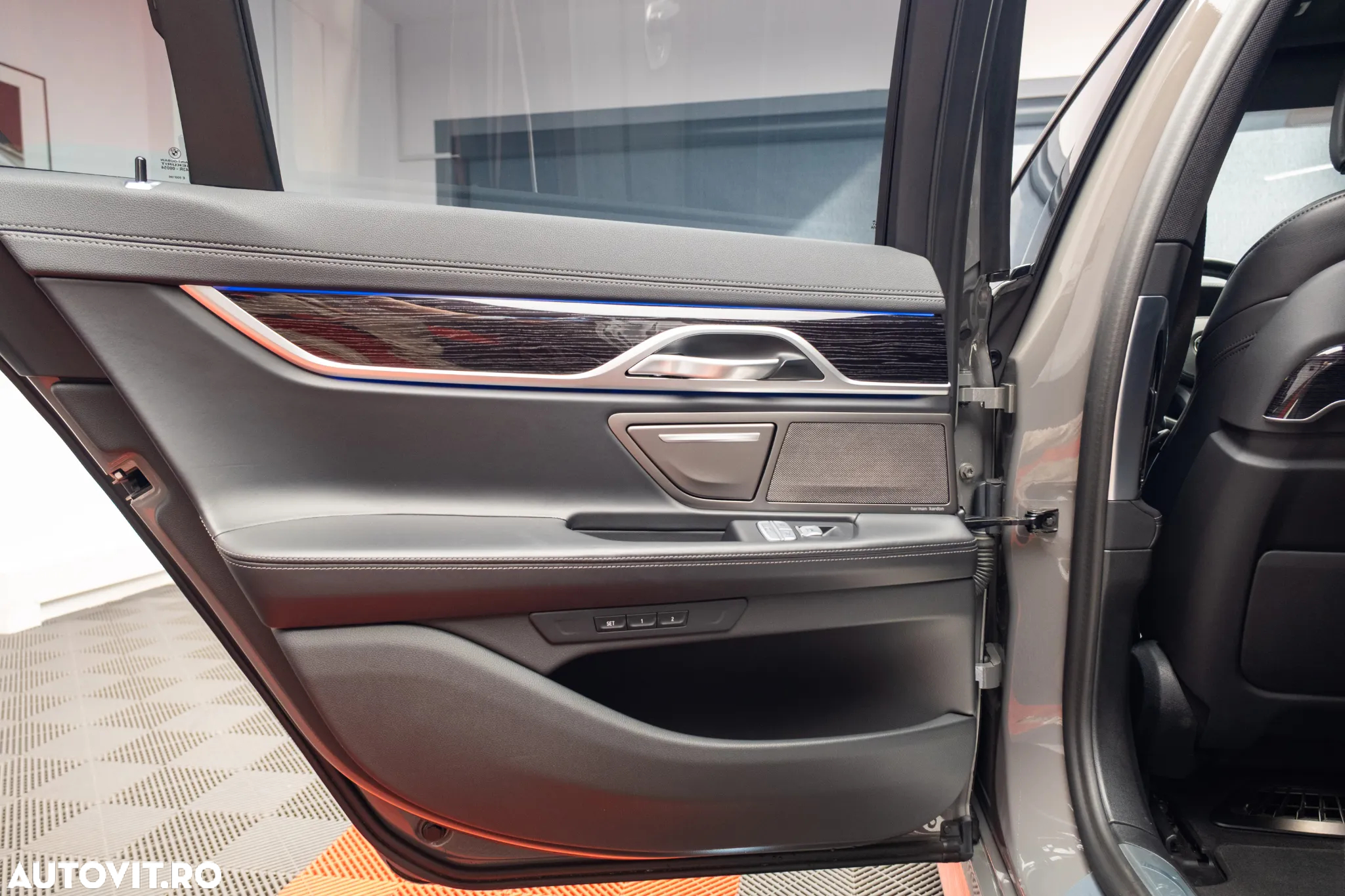 BMW Seria 7 745e - 26