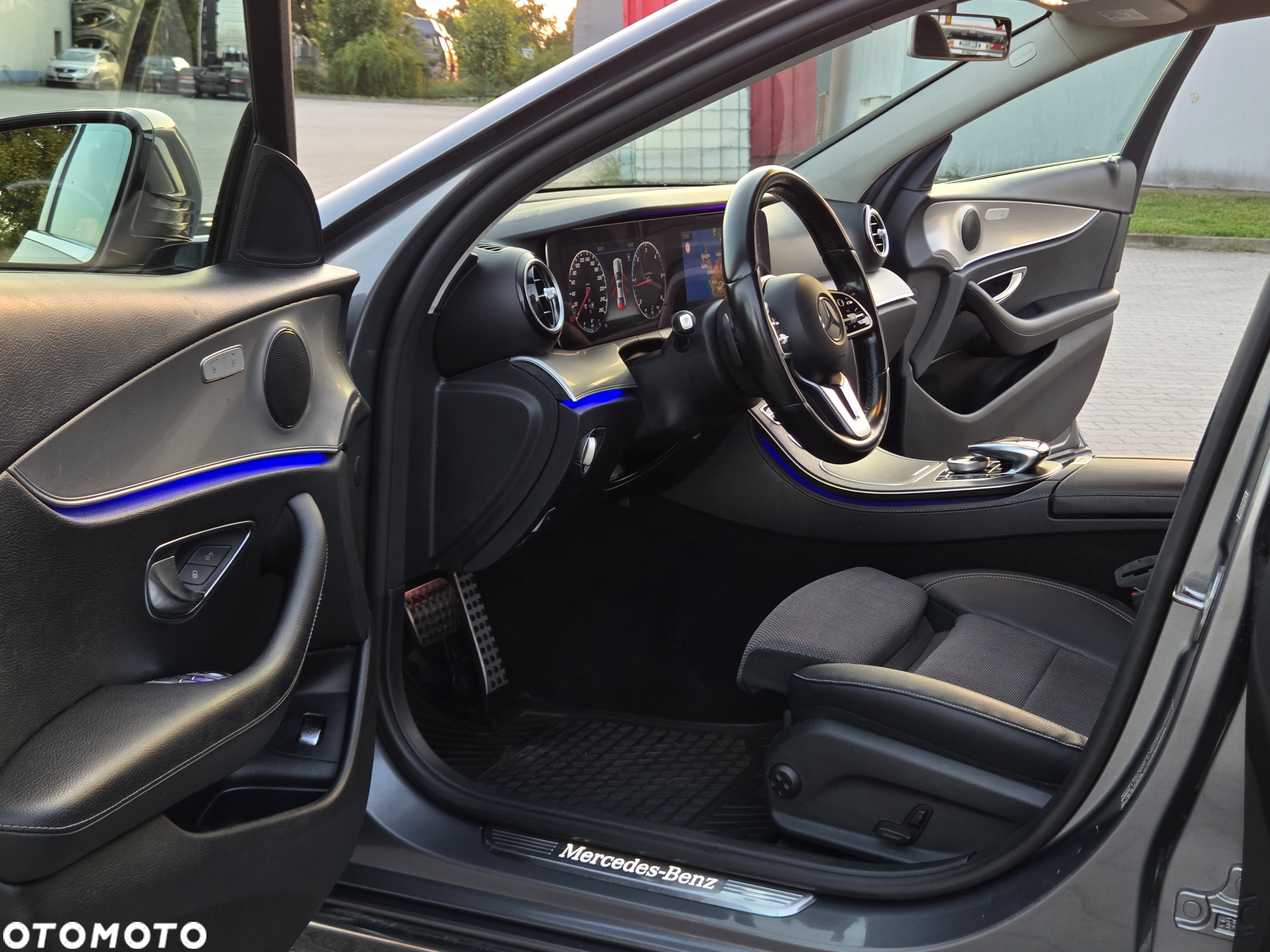 Mercedes-Benz Klasa E 220 d T 9G-TRONIC Exclusive - 22