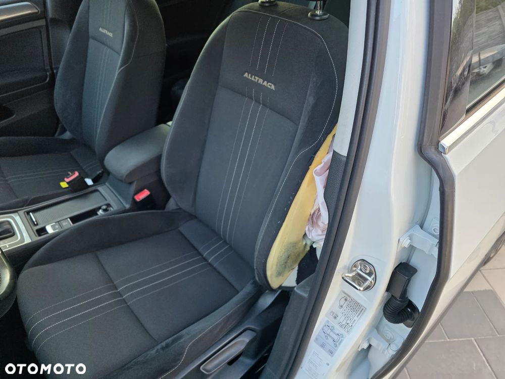 Volkswagen Golf - 20