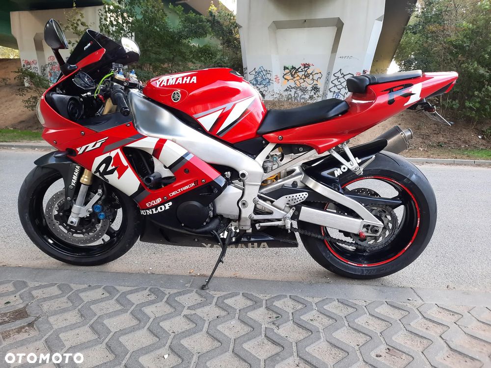 Yamaha R1 - 1