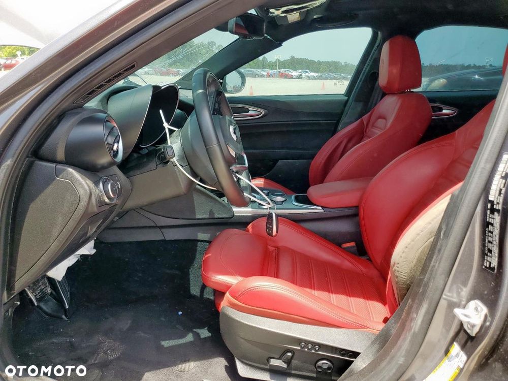 Alfa Romeo Giulia 2.0 Turbo 16V AT8-Q4 Intensa - 7