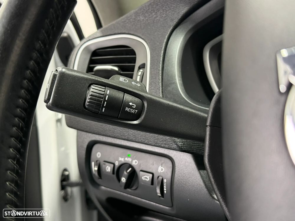 Volvo V40 Cross Country D2 Momentum - 22