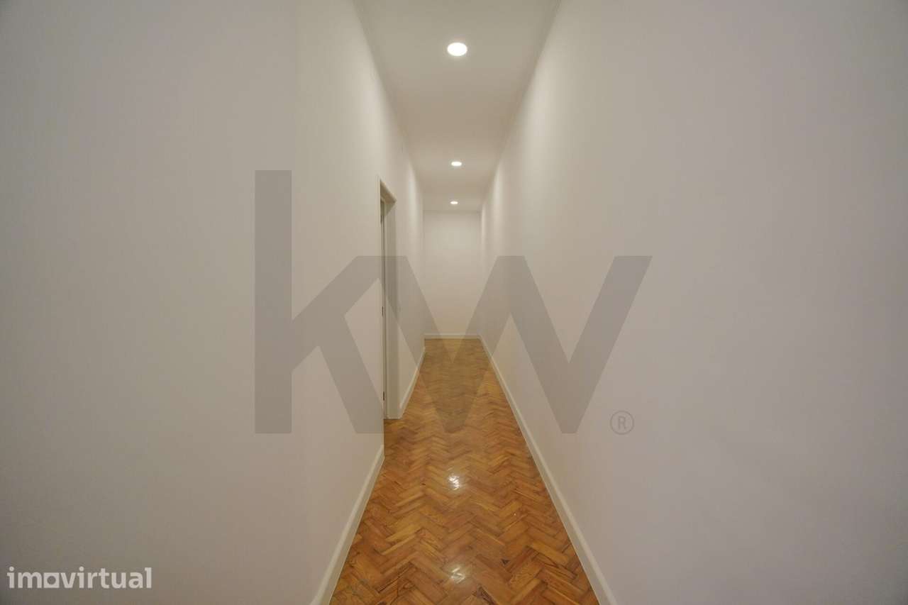Apartamento T4 com Garagem na Avenida Defensores de Chaves - Grande imagem: 4/13
