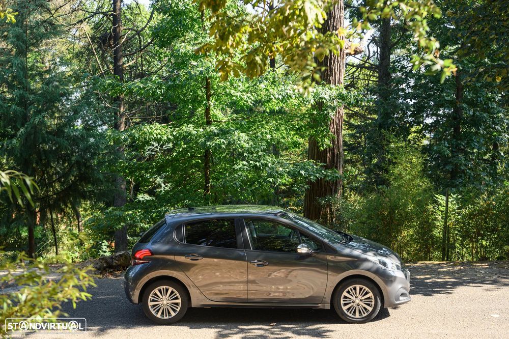 Peugeot 208 1.2 PureTech Signature - 4