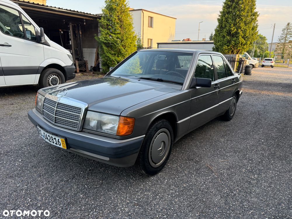 Mercedes-Benz W201 (190) - 2