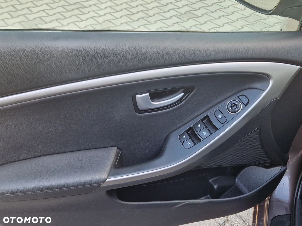 Hyundai i30 blue 1.6 GDI YES Gold - 24