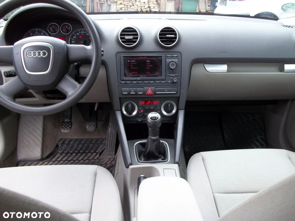 Audi A3 Sportback 1.6 FSI Ambiente - 12