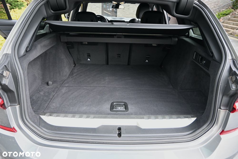 BMW Seria 3 320e M Sport - 33