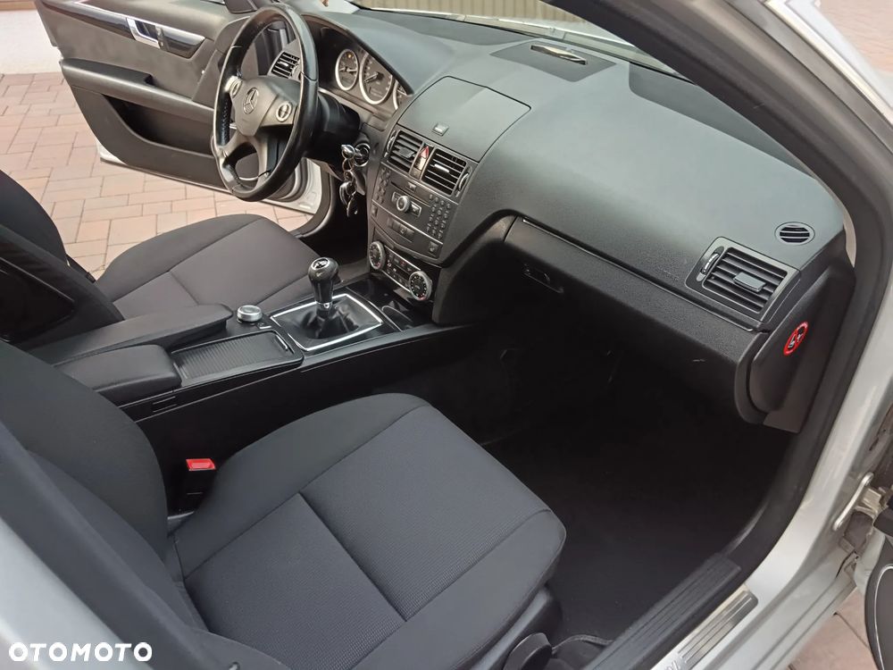 Mercedes-Benz Klasa C 180 Kompressor BlueEFFICIENCY Special Edition - 10