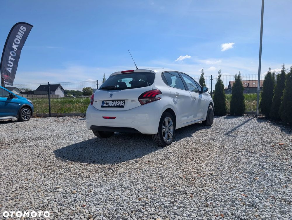 Peugeot 208 - 10