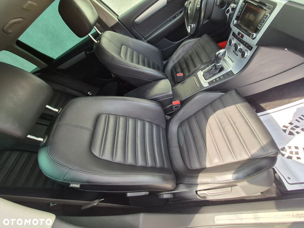 Volkswagen Passat Variant 2.0 TDI 4Motion DSG BlueMotion Tech Highline - 32