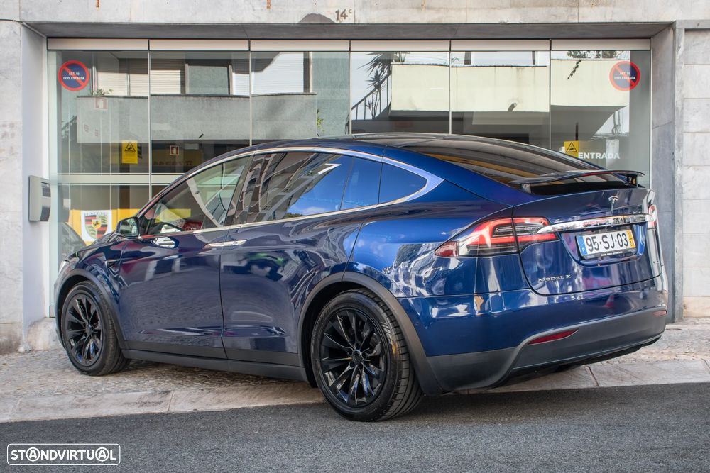 Tesla Model X 90D - 41