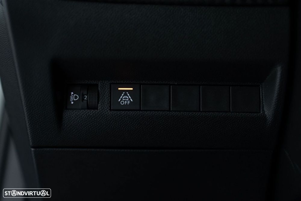 Peugeot 2008 1.2 PureTech Allure EAT8 - 37