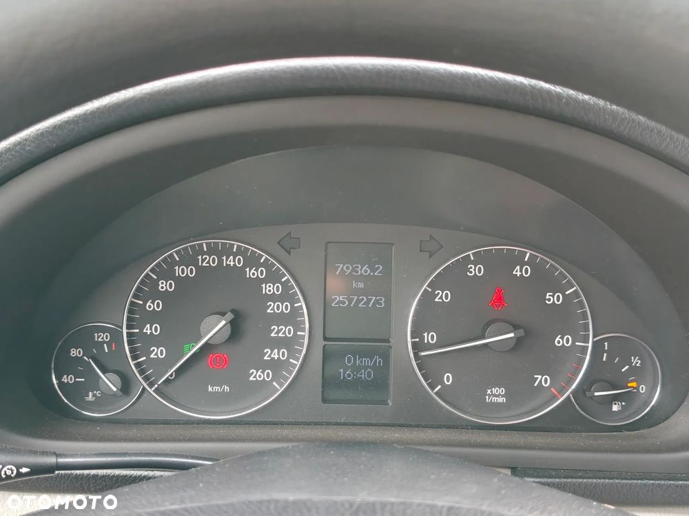 Mercedes-Benz Klasa C 180 Kompressor Sport Edition - 23