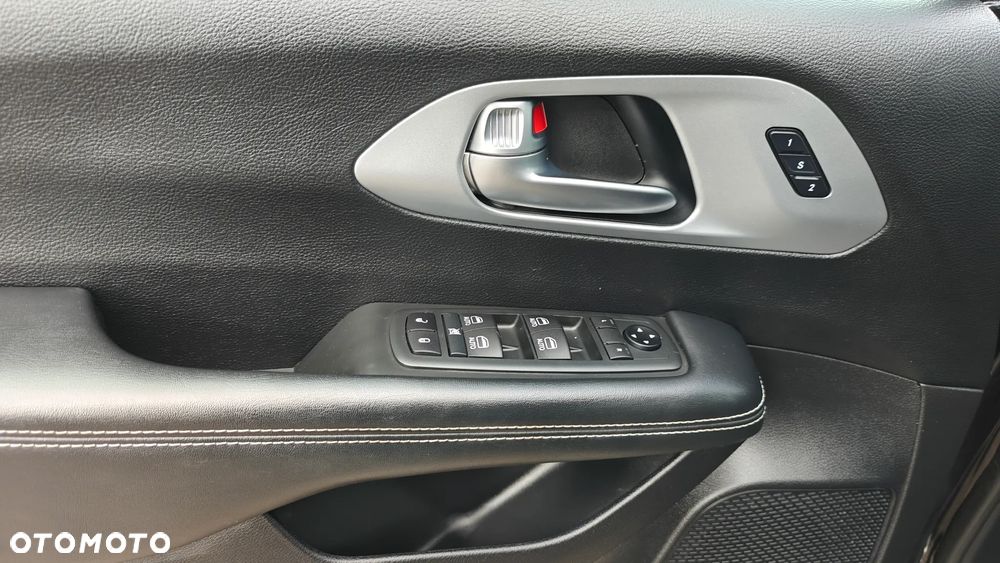 Chrysler Pacifica - 18