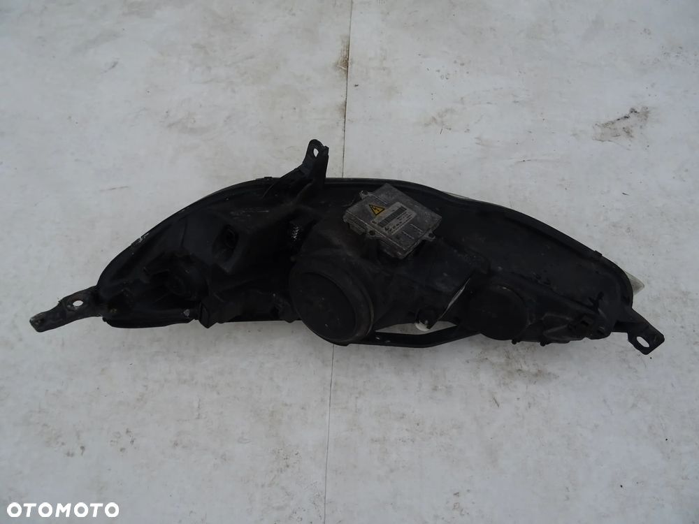 Peugeot 407 lampa prawy przód prawa przednia przedni reflektor xenon - 7
