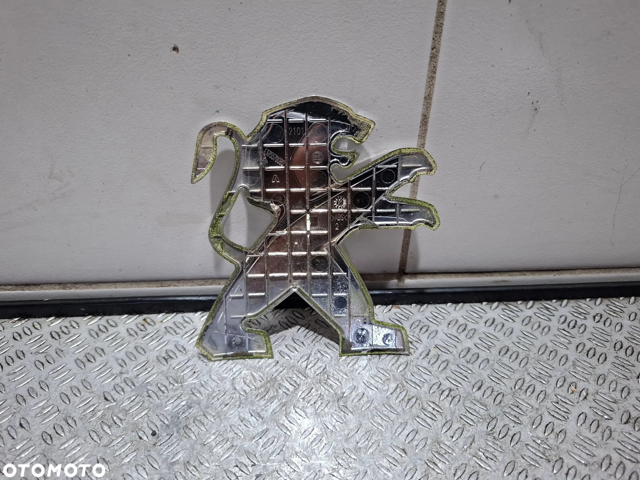 Znaczek Peugeot na maskę - 2