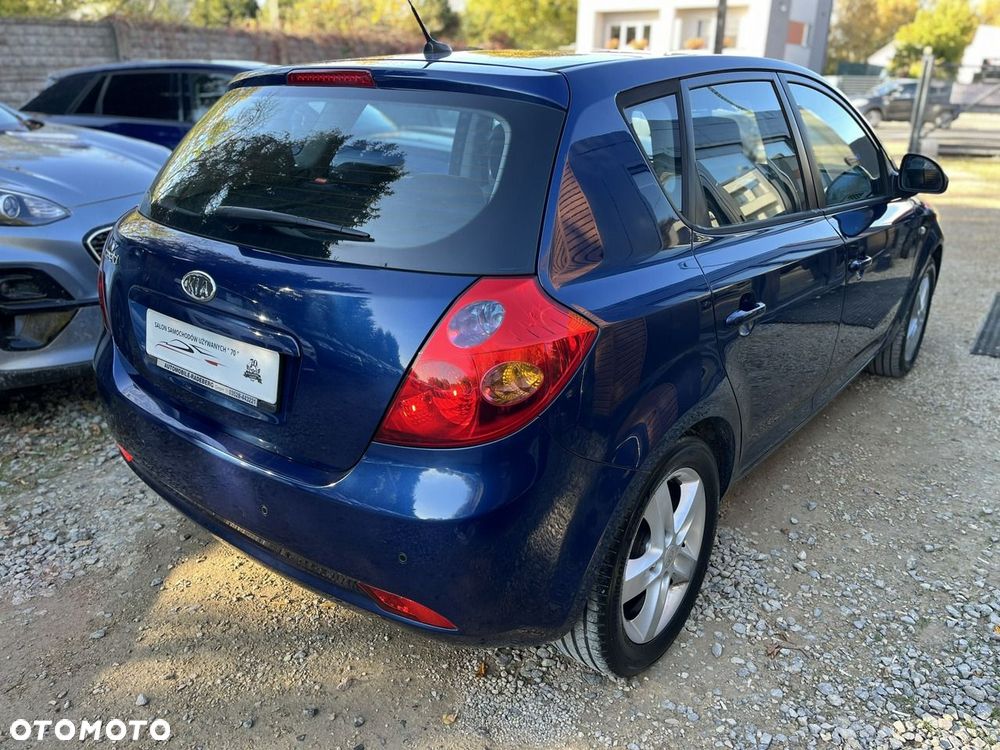 Kia Ceed 2009 photo 4