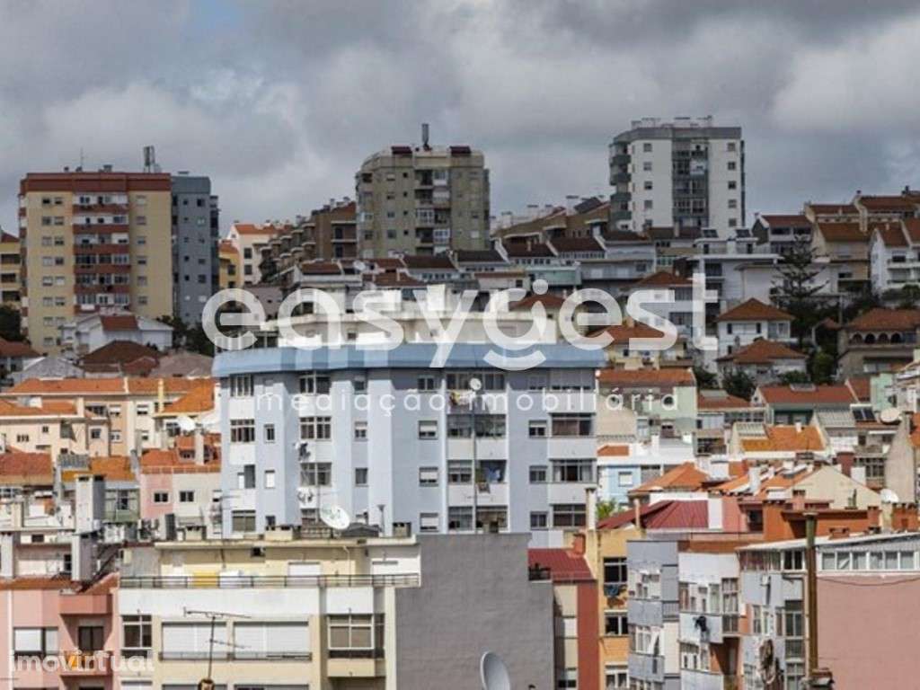 Excelente Espaço de Armazém e ou Comércio em Zona Central - Grande imagem: 3/12