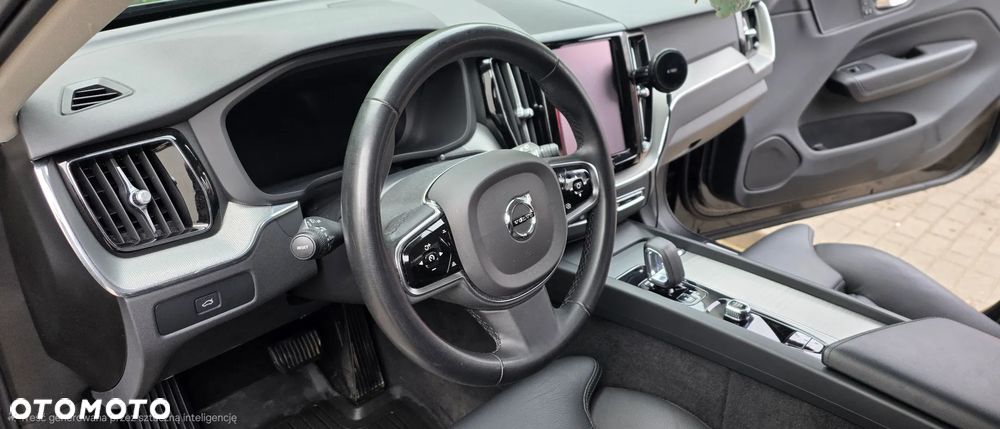 Volvo XC 60 B4 D Plus Dark - 3