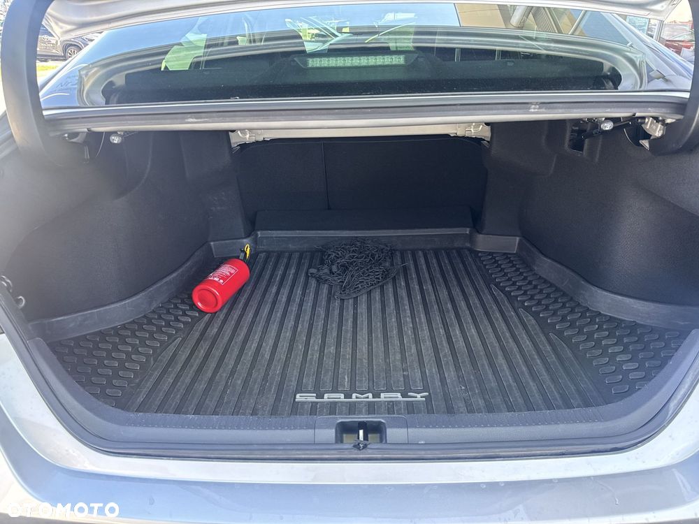 Toyota Camry 2.5 Hybrid Prestige CVT - 19