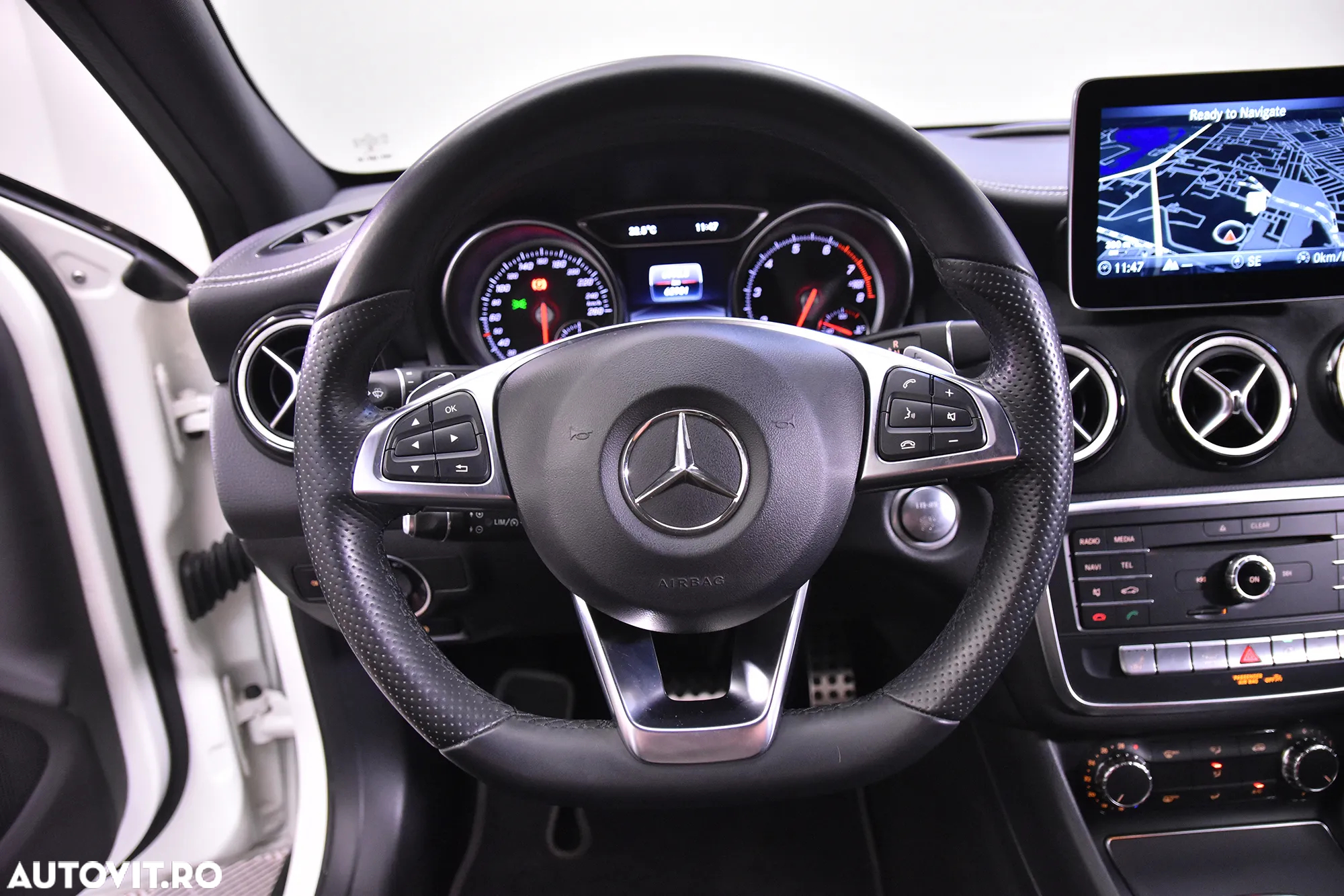 Mercedes-Benz GLA - 16