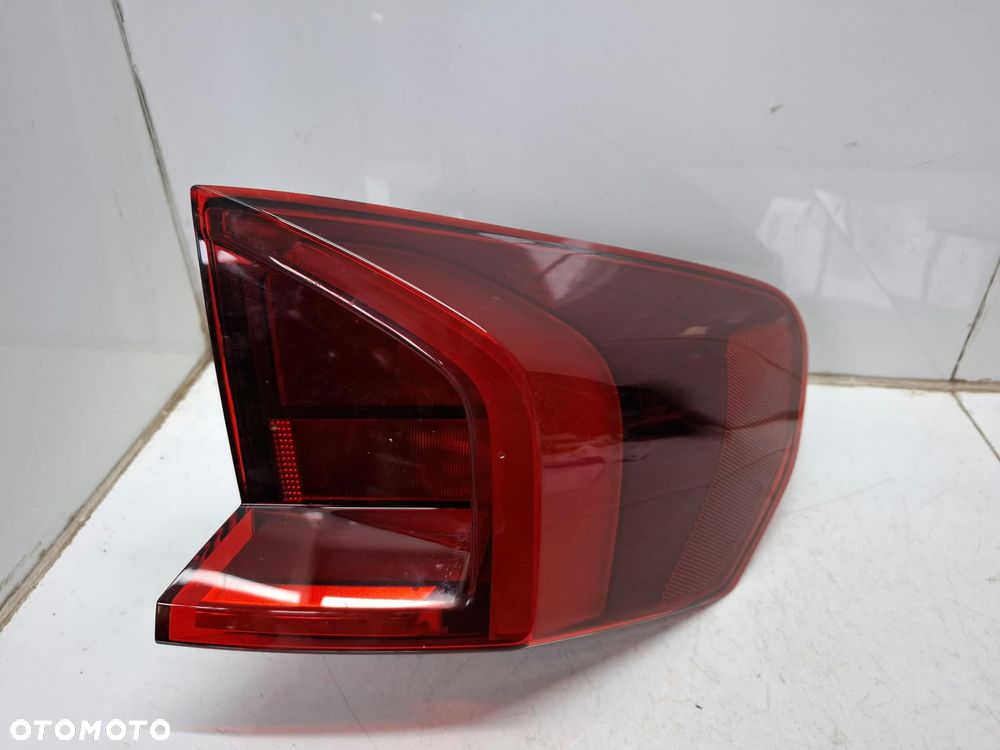LAMPA PRAWA TYLNA TYŁ BMW X1 U11 W BŁOTNIK IDEALNA - 2