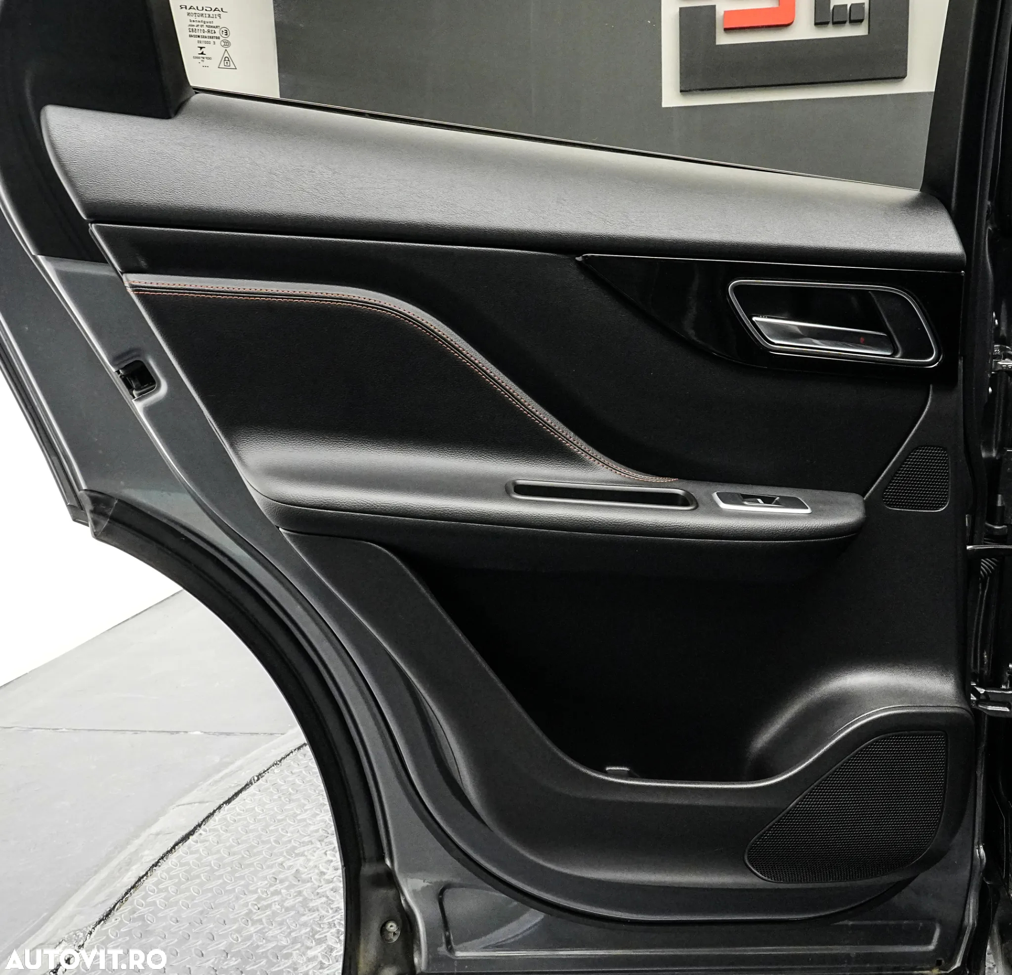 Jaguar F-Pace 20d AWD Pure - 30