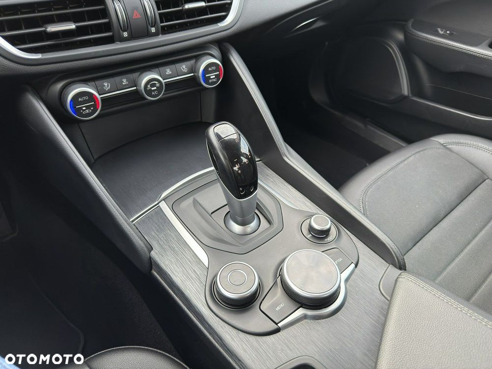 Alfa Romeo Giulia - 32