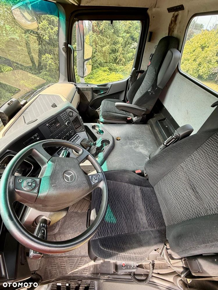 Mercedes-Benz Arocs 3240 - 4