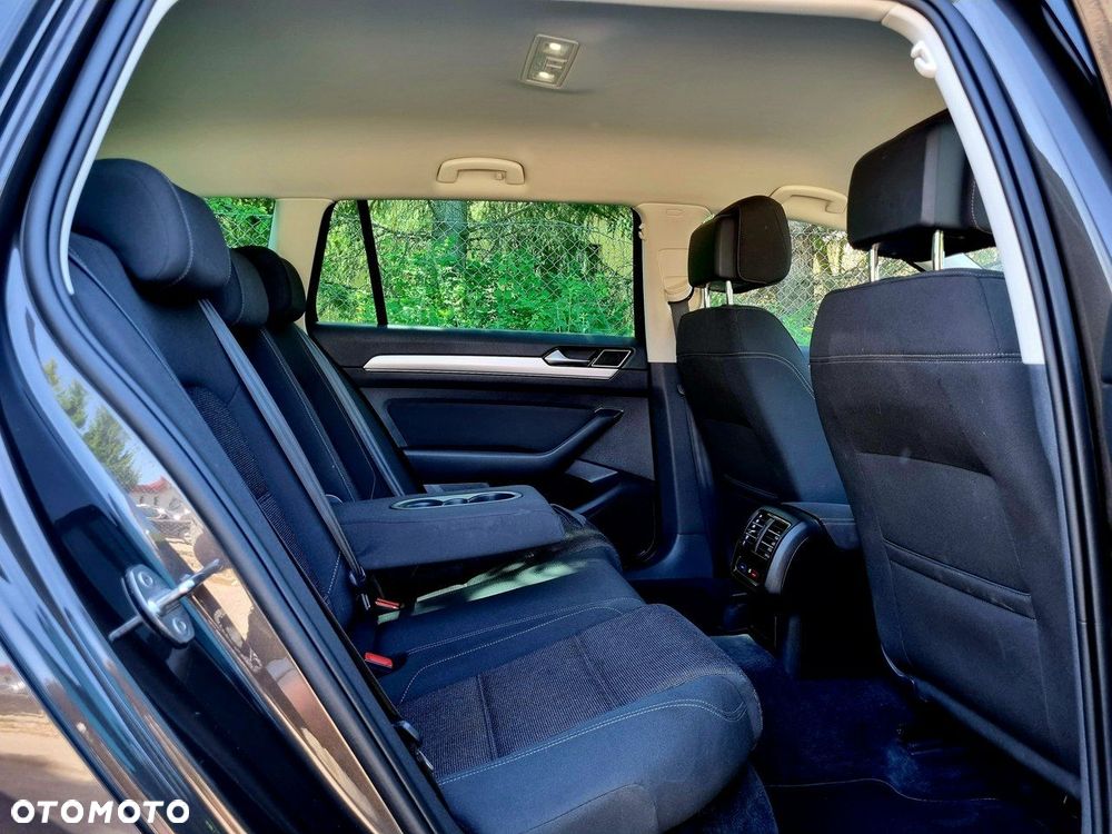 Volkswagen Passat - 12