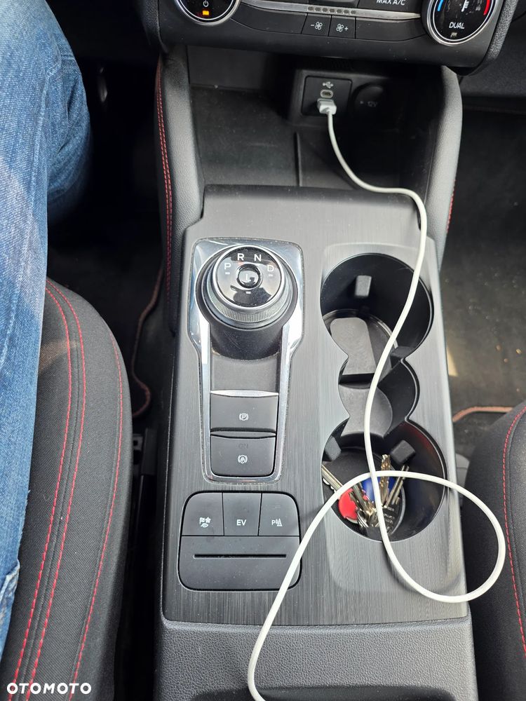 Ford Kuga - 13
