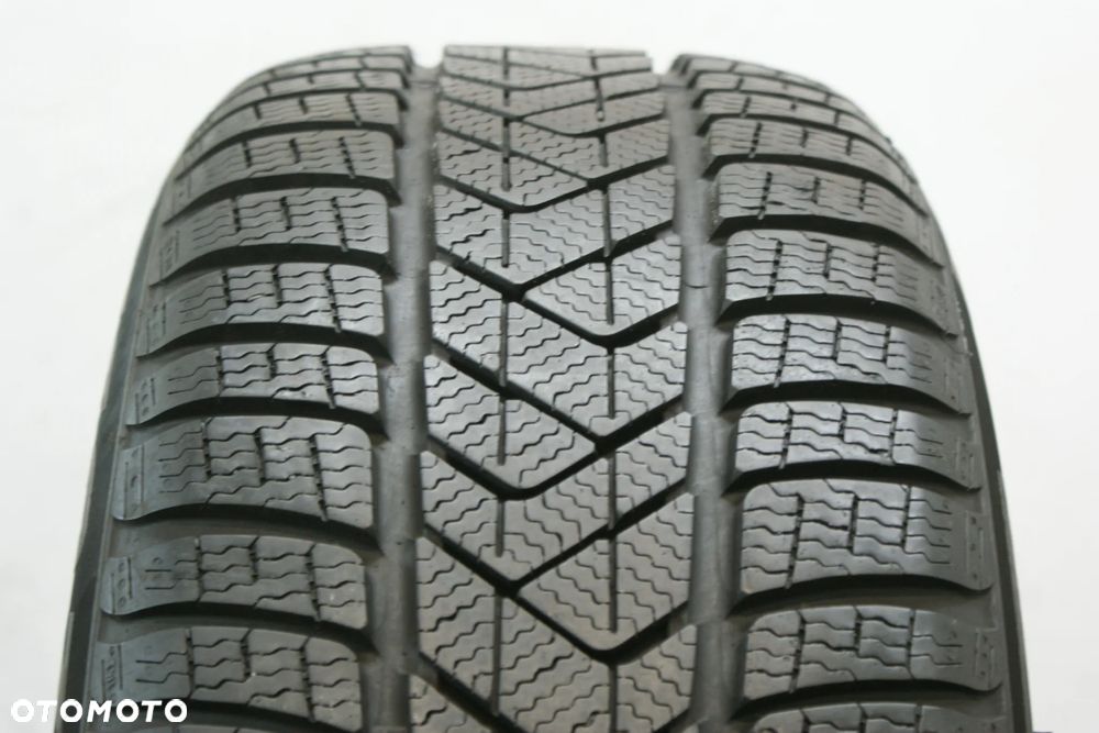 235/55R18 PIRELLI WINTER SOTTOZERO 3 , 7mm  B2780 - 1