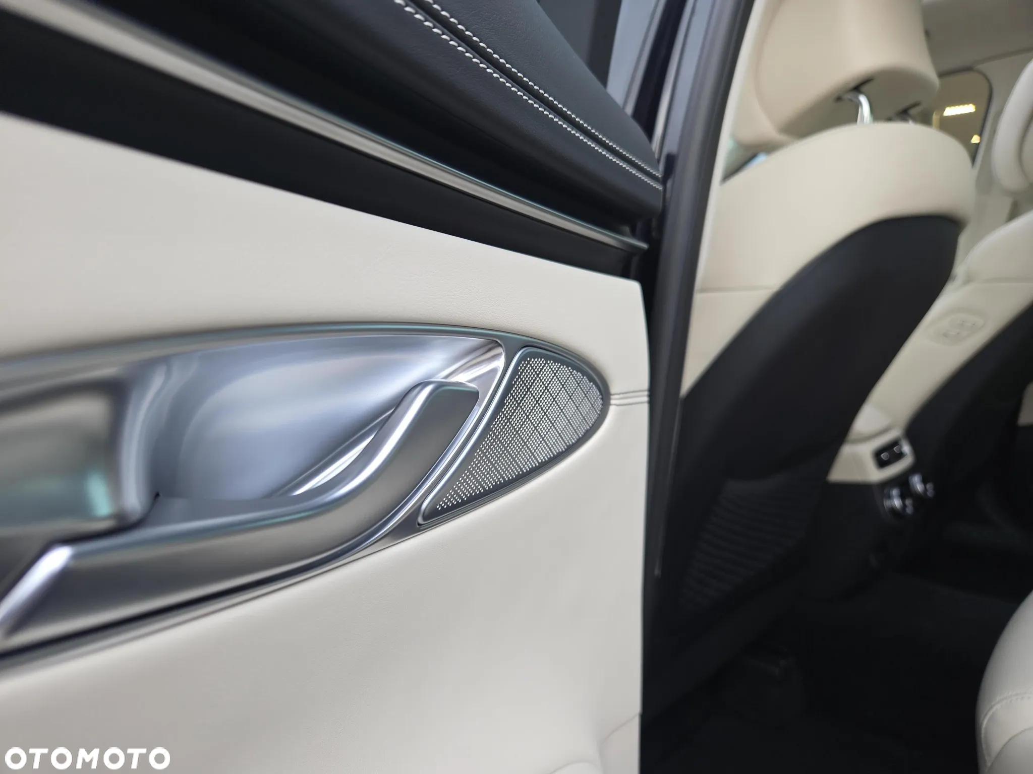Genesis GV70 2.5T AWD AT8 Luxury Line - 22