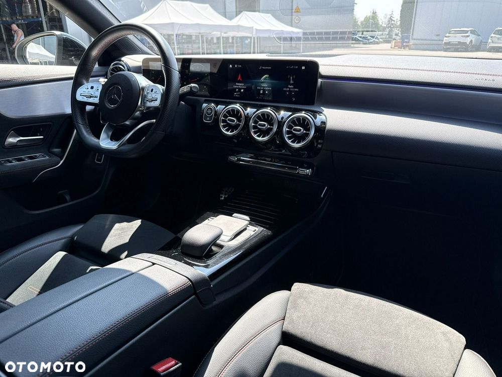 Mercedes-Benz CLA 200 7G-DCT - 22
