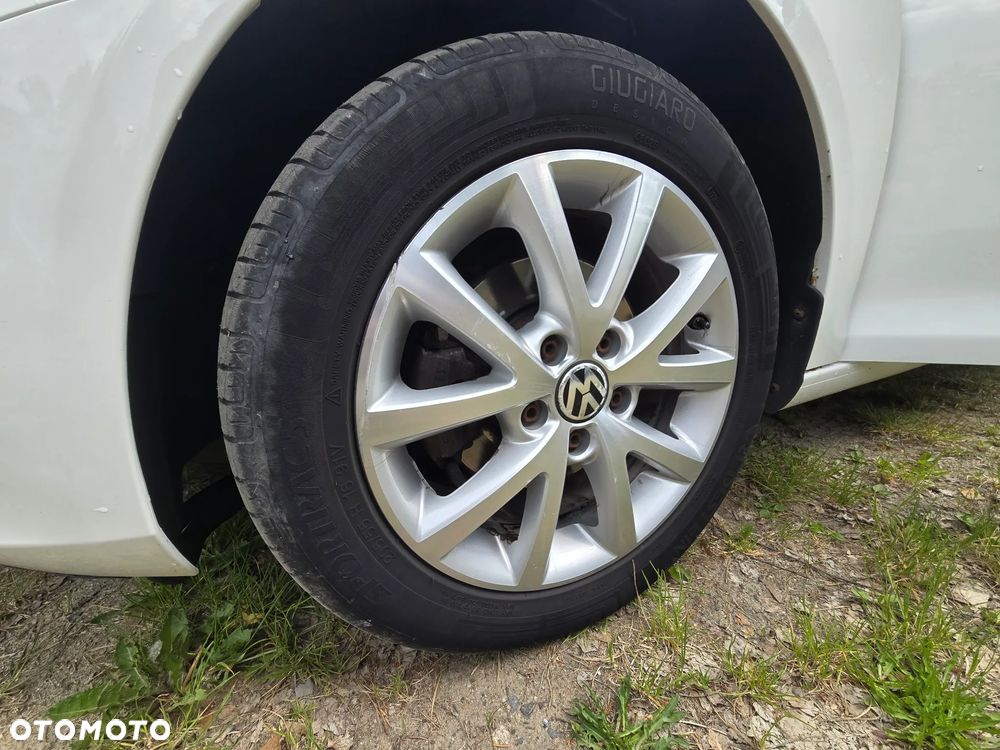 Volkswagen Golf 1.6 TDI DPF Highline - 17