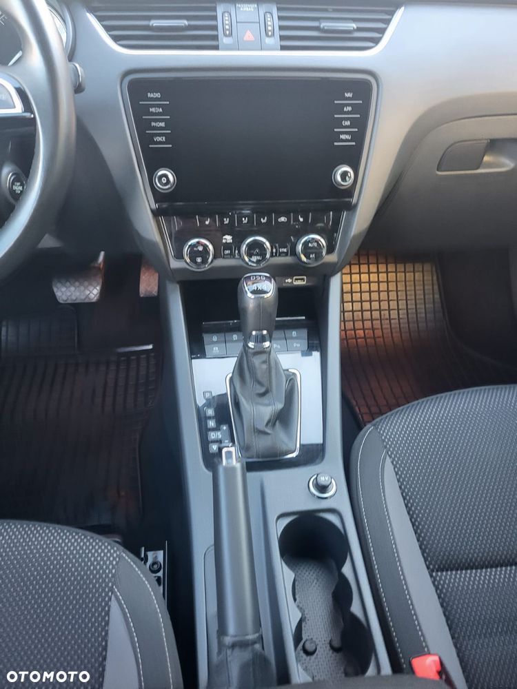 Skoda Octavia Scout 2.0 TDI 4x4 DSG - 26