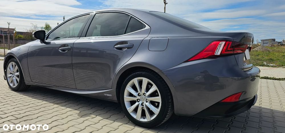 Lexus IS 300h Elegance - 13