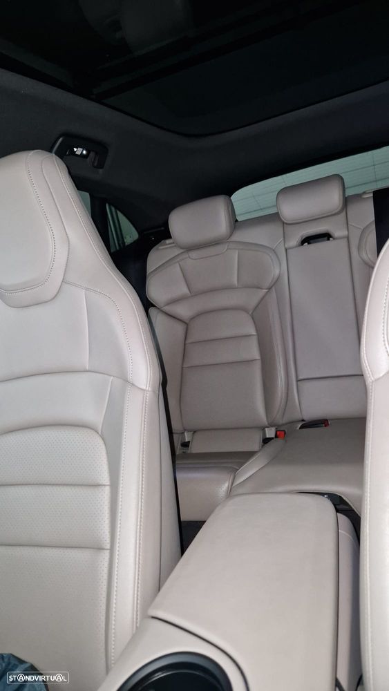 Porsche Taycan Cross Turismo 4 - 35